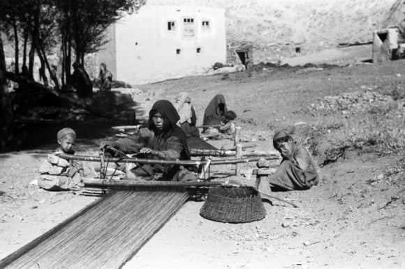 Hazara women weaving