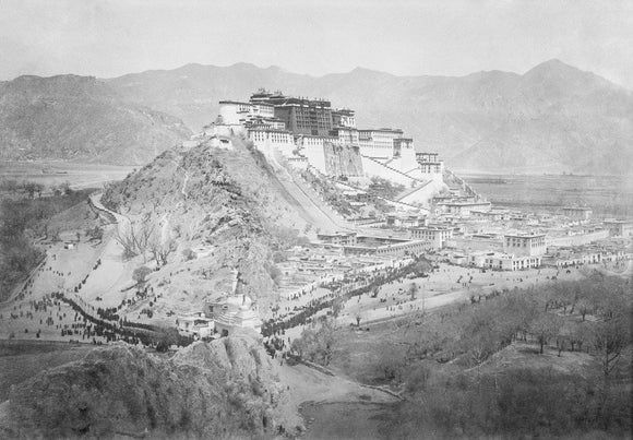 Sertreng procession in front of Potala