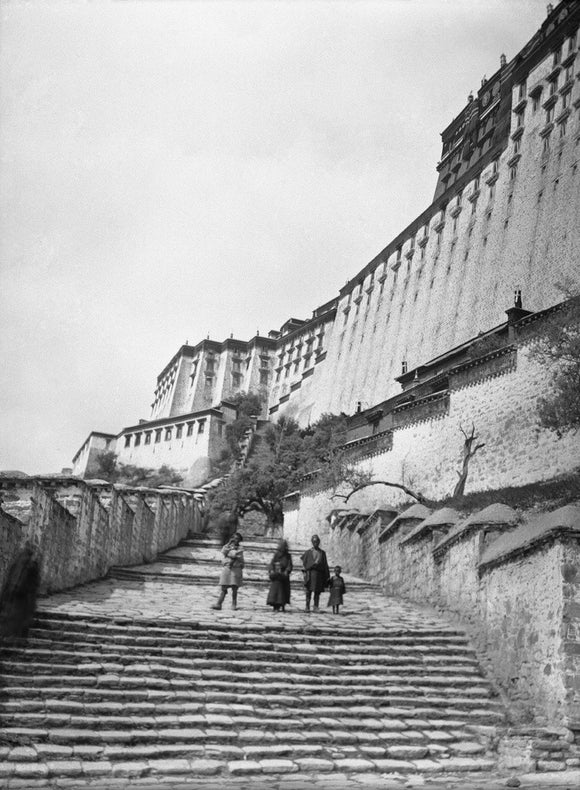 Potala Palace seen on the ascent from Sho