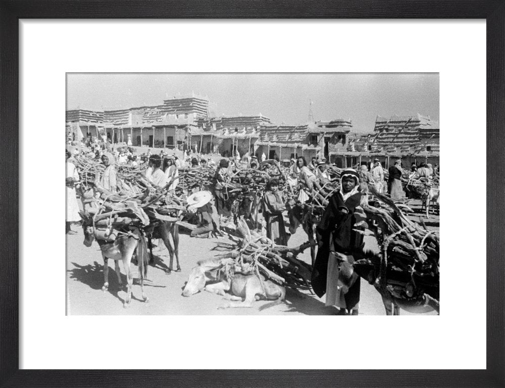 View of a crowd of ... – Pitt Rivers Museum Prints