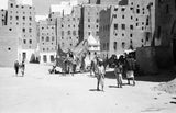 Street in Shibam. Tall houses ...