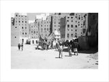 Street in Shibam. Tall houses ...