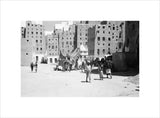 Street in Shibam. Tall houses ...