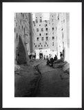 Street in Shibam. Tall houses ...
