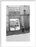 A gateway between two buildings ...