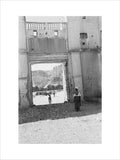 A gateway between two buildings ...