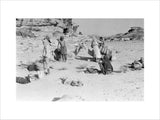 Qahtan men loading up their ...